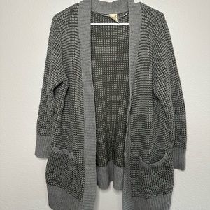 Open front gray cardigan with pockets